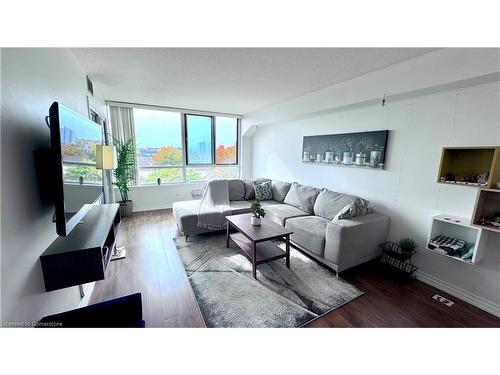 1001 Cedarglen Gate, Mississauga, ON - Indoor Photo Showing Living Room