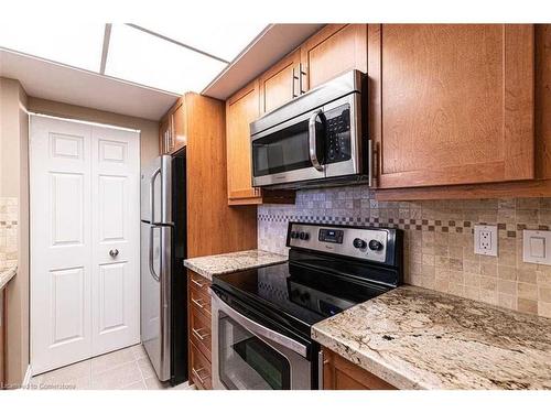 1001 Cedarglen Gate, Mississauga, ON - Indoor Photo Showing Kitchen