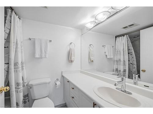 803-350 Webb Drive, Mississauga, ON - Indoor Photo Showing Bathroom