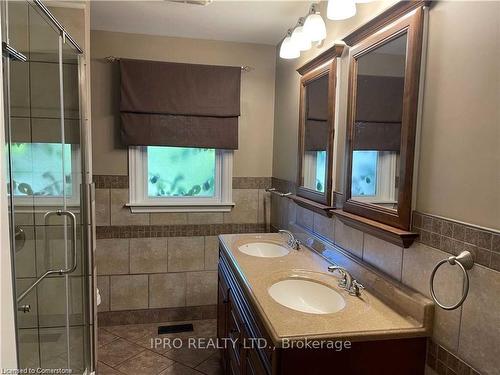 585 Garner Road, Hamilton, ON - Indoor Photo Showing Bathroom