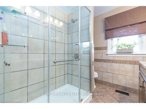 585 Garner Road, Hamilton, ON - Indoor Photo Showing Bathroom