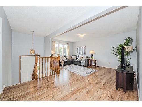 402 Imperial Road S, Guelph, ON - Indoor Photo Showing Other Room