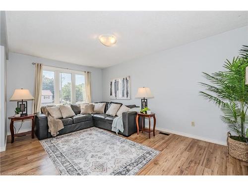 402 Imperial Road S, Guelph, ON - Indoor Photo Showing Living Room