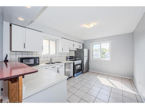 402 Imperial Road S, Guelph, ON - Indoor Photo Showing Kitchen