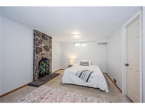 402 Imperial Road S, Guelph, ON - Indoor Photo Showing Bedroom