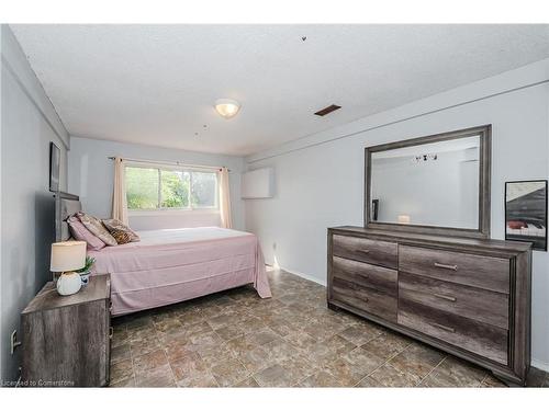 402 Imperial Road S, Guelph, ON - Indoor Photo Showing Bedroom