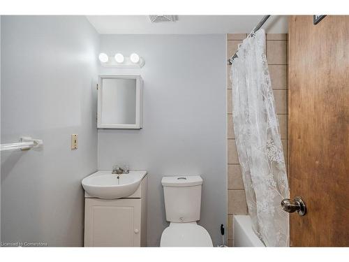 402 Imperial Road S, Guelph, ON - Indoor Photo Showing Bathroom