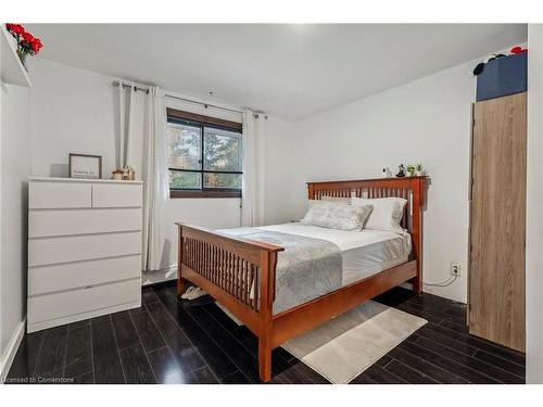 256 Knox Road E, Wasaga Beach, ON - Indoor Photo Showing Bedroom