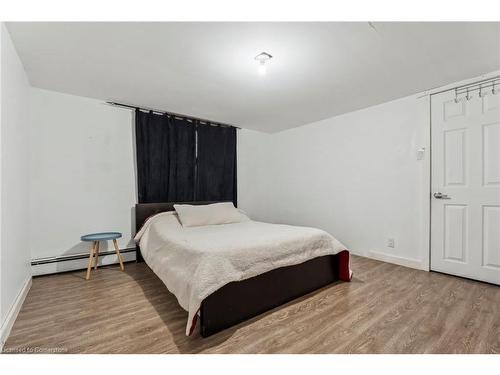 256 Knox Road E, Wasaga Beach, ON - Indoor Photo Showing Bedroom