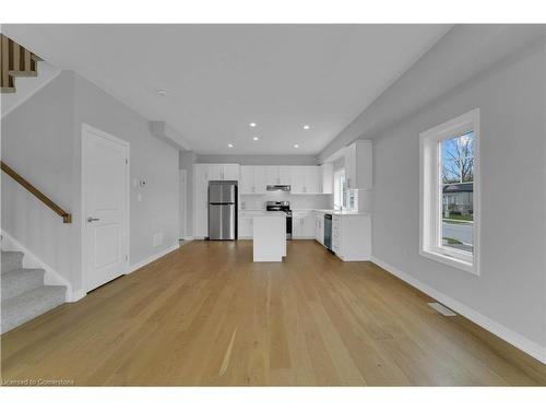 2 Bromley Drive, St. Catharines, ON - Indoor Photo Showing Kitchen