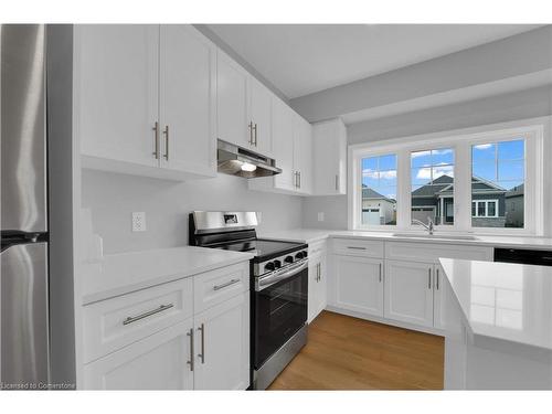 2 Bromley Drive, St. Catharines, ON - Indoor Photo Showing Kitchen With Stainless Steel Kitchen With Upgraded Kitchen