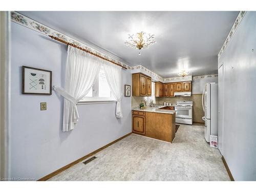 211 Cherry Post Drive, Peel, ON - Indoor Photo Showing Kitchen