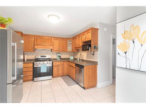 62 East 14Th Street, Hamilton, ON - Indoor Photo Showing Kitchen