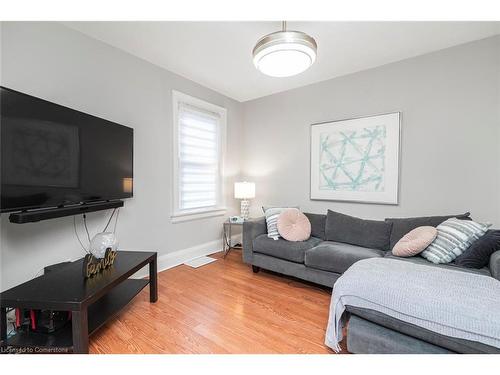 62 East 14Th Street, Hamilton, ON - Indoor Photo Showing Living Room