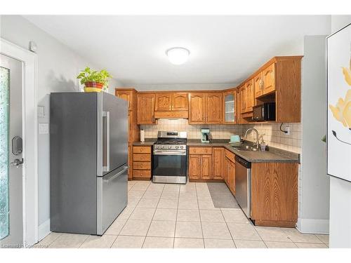 62 East 14Th Street, Hamilton, ON - Indoor Photo Showing Kitchen