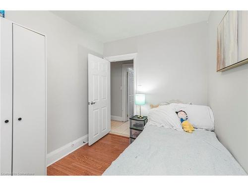 62 East 14Th Street, Hamilton, ON - Indoor Photo Showing Bedroom