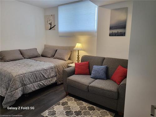 100-6705 Cropp Street, Niagara Falls, ON - Indoor Photo Showing Bedroom