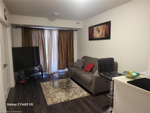 100-6705 Cropp Street, Niagara Falls, ON - Indoor Photo Showing Living Room