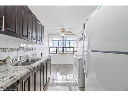 1704-18 Knightsbridge Road, Brampton, ON - Indoor Photo Showing Kitchen With Double Sink