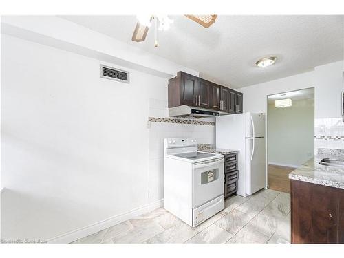 1704-18 Knightsbridge Road, Brampton, ON - Indoor Photo Showing Kitchen