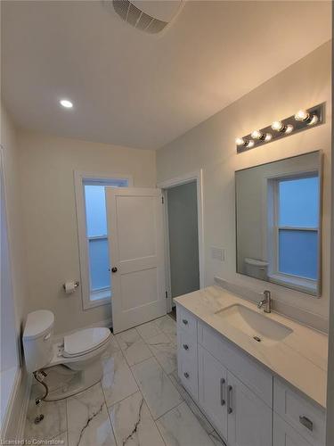 631 Lawrence Street, Cambridge, ON - Indoor Photo Showing Bathroom