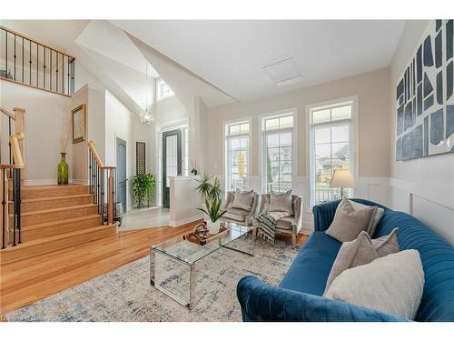 82 Latimer Avenue Avenue, Angus, ON - Indoor Photo Showing Living Room