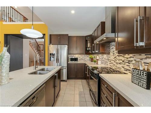 82 Latimer Avenue Avenue, Angus, ON - Indoor Photo Showing Kitchen With Double Sink With Upgraded Kitchen