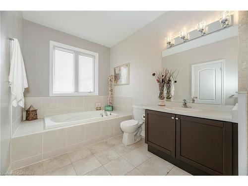 82 Latimer Avenue Avenue, Angus, ON - Indoor Photo Showing Bathroom