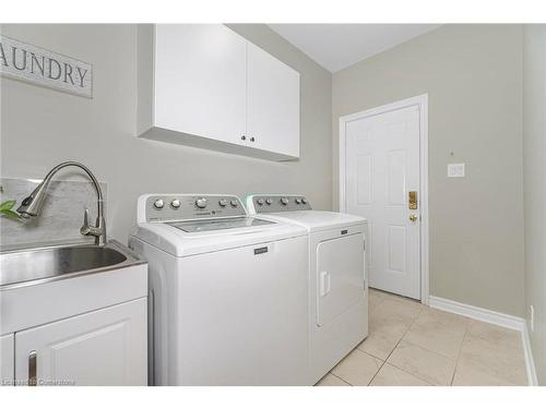 82 Latimer Avenue Avenue, Angus, ON - Indoor Photo Showing Laundry Room