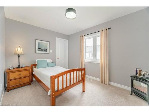 82 Latimer Avenue Avenue, Angus, ON - Indoor Photo Showing Bedroom