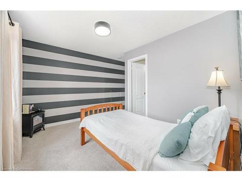 82 Latimer Avenue Avenue, Angus, ON - Indoor Photo Showing Bedroom