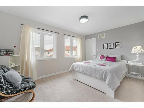 82 Latimer Avenue Avenue, Angus, ON - Indoor Photo Showing Bedroom