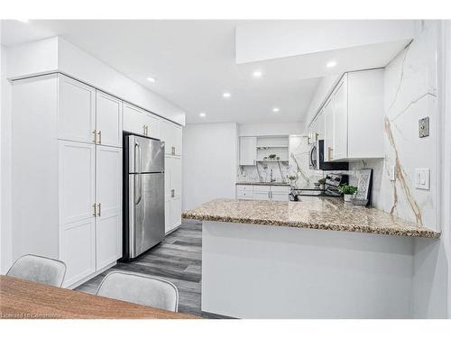 6700 32 Side Road, Acton, ON - Indoor Photo Showing Kitchen With Upgraded Kitchen