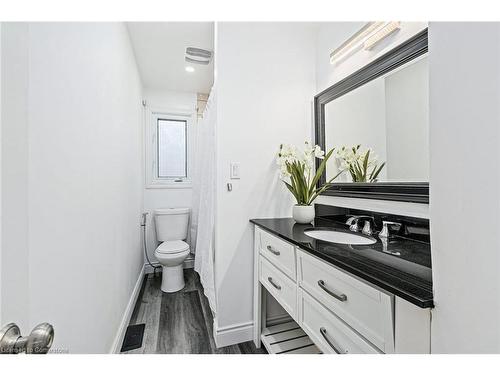 6700 32 Side Road, Acton, ON - Indoor Photo Showing Bathroom