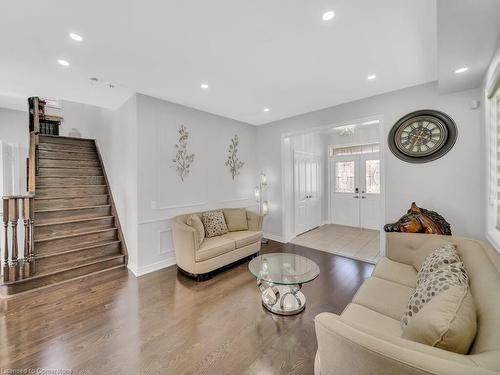 54 Maple Trail Road, Caledon, ON - Indoor Photo Showing Living Room