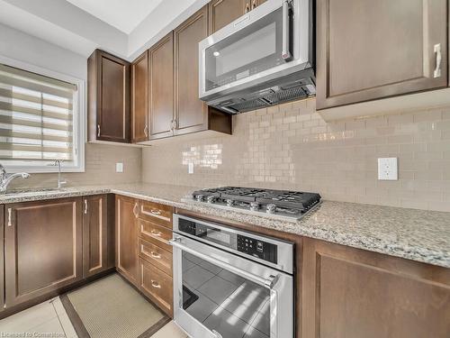 54 Maple Trail Road, Caledon, ON - Indoor Photo Showing Kitchen With Upgraded Kitchen