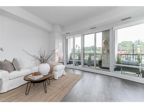 212-1 Hume Street, Collingwood, ON - Indoor Photo Showing Living Room