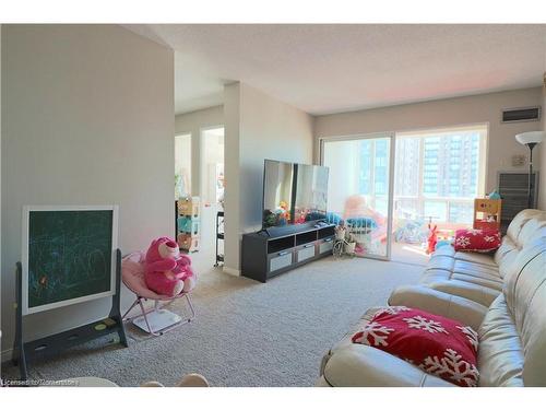 1509-115 Hillcrest Avenue, Mississauga, ON - Indoor Photo Showing Living Room