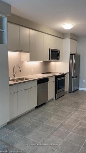 512-73 Arthur Street, Guelph, ON - Indoor Photo Showing Kitchen With Stainless Steel Kitchen With Double Sink