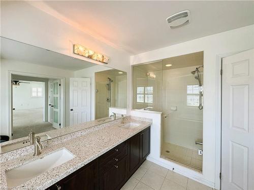 7646 Goldenrod Trail, Niagara Falls, ON - Indoor Photo Showing Bathroom