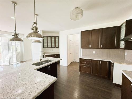 7646 Goldenrod Trail, Niagara Falls, ON - Indoor Photo Showing Kitchen With Double Sink