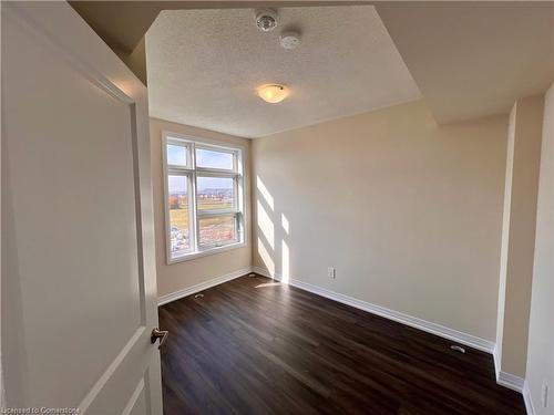 1565 Rose Way, Milton, ON - Indoor Photo Showing Other Room