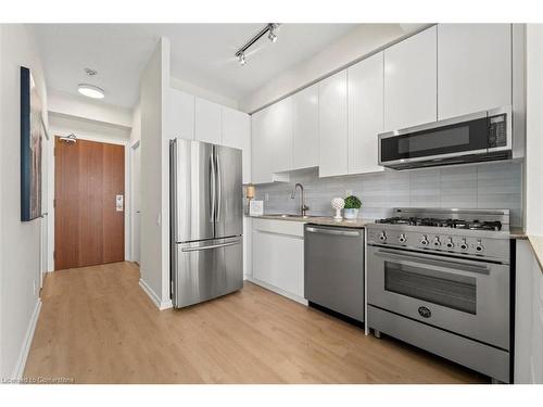 1605-30 Canterbury Place, Toronto, ON - Indoor Photo Showing Kitchen With Stainless Steel Kitchen