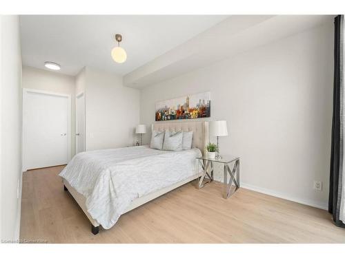 1605-30 Canterbury Place, Toronto, ON - Indoor Photo Showing Bedroom