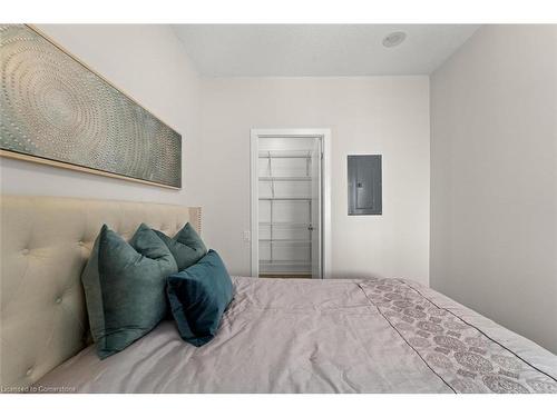 1605-30 Canterbury Place, Toronto, ON - Indoor Photo Showing Bedroom