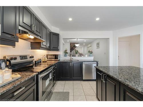 36-1000 Asleton Boulevard, Milton, ON - Indoor Photo Showing Kitchen With Upgraded Kitchen