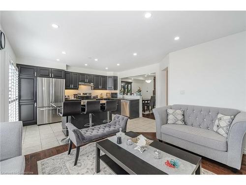 36-1000 Asleton Boulevard, Milton, ON - Indoor Photo Showing Living Room