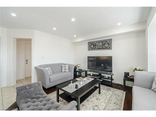 36-1000 Asleton Boulevard, Milton, ON - Indoor Photo Showing Living Room