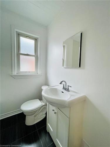 115 Brucedale Avenue E, Hamilton, ON - Indoor Photo Showing Bathroom