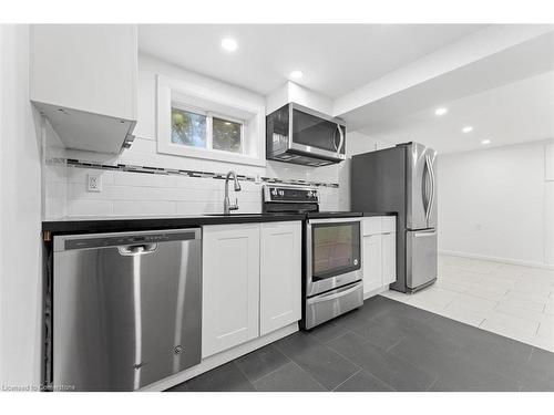 122 Longford Drive, Newmarket, ON - Indoor Photo Showing Kitchen